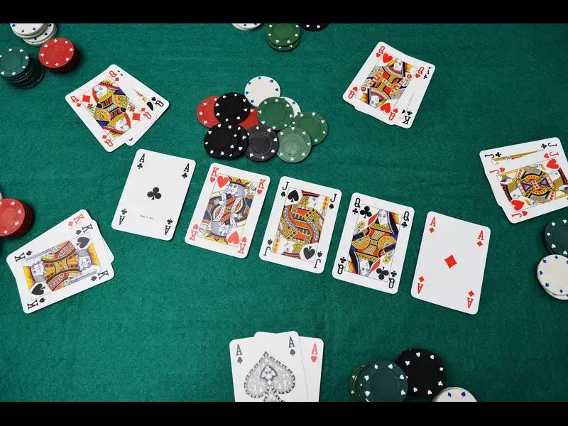 Cách chơi bài Poker Việt Nam giúp bạn bất bại